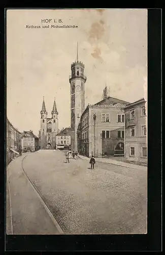 AK Hof i. Bay., Rathaus und Michaelskirche, Strassenpartie