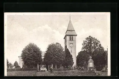 AK Beiersdorf am Bieleboh, Konfirmations-Jubelfeier, Lutherkirche mit Kriegerdenkmal
