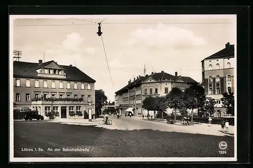 AK Löbau i. Sa., Bahnhofstrasse mit Hotel Wettiner Hof