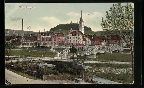 AK Tuttlingen, Uferpartie mit Kirche und Brücke
