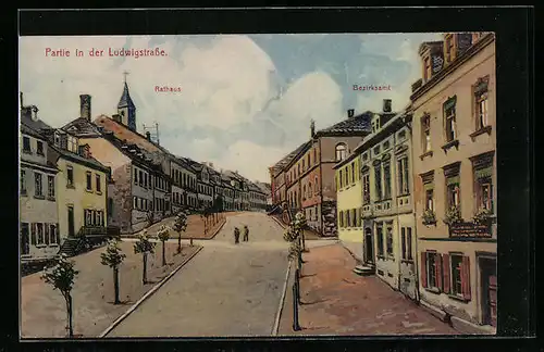 AK Münchberg i. B., Ludwigstrasse mit Rathaus und Bezirksamt