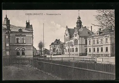 AK Oberlungwitz, Strassenpartie mit Postamt und Sparkasse