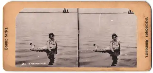 Stereo-Fotografie junge Frau räkelt sich im Badekleid / Bademode im Wasser