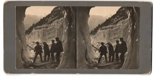 Stereo-Fotografie unbekannter Fotograf, Ansicht Grindelwald, Bergsteiger am Eingang des Grindelwaldgletscher