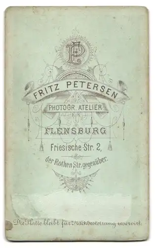 Fotografie Fritz Petersen, Flensburg, Friesische-Str. 2, Junge Dame in modischer Kleidung