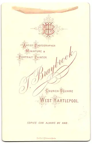 Fotografie T. Braybrook, West Hartlepool, Church Square, Frau im besten Alter mit gescheitelten Haaren