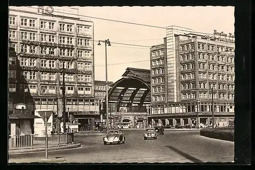 AK Berlin, Alexanderplatz, HO Warenhaus, VW-Käfer