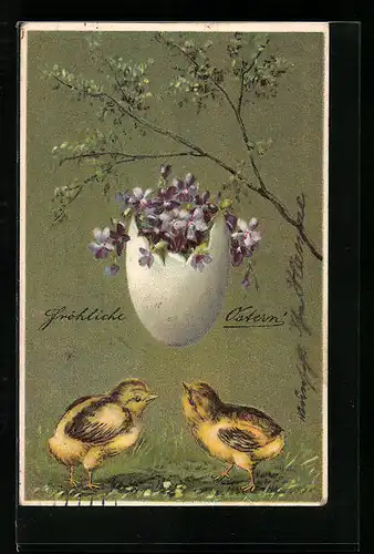 AK Osterküken betrachten das Osterei mit Blumenschmuck