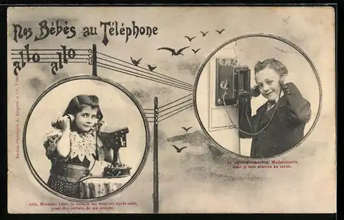 AK Zwei süsse Kinder posieren ganz lässig mit einem Telefon