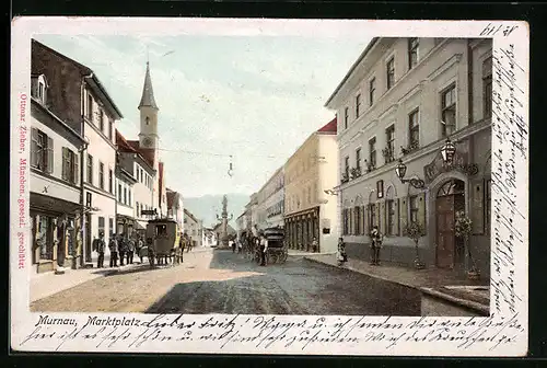 AK Murnau, Strasse am Marktplatz mit Säulendenkmal