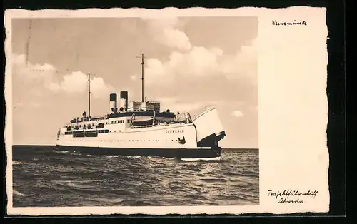 AK Trajektschiff Schwerin mit offener Bugklappe