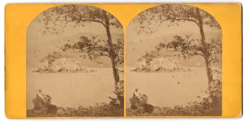 Stereo-Fotografie unbekannter Fotograf, Ansicht Killarney, The Devil`s Island on Torc Lake