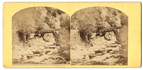 Stereo-Fotografie unbekannter Fotograf, Ansicht Bodetal, Flusspartie mit dem Jungfernbrunnen