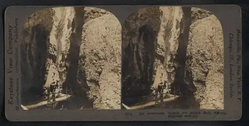 Stereo-Fotografie Keystone View Co., London, Ansicht Schattenhalb, Blick in die Aareschlucht