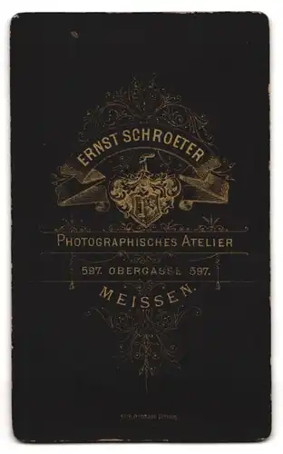 Fotografie Ernst Schroeter, Meissen, Obergasse 597, Junge Dame mit Kragenbrosche und Halskette