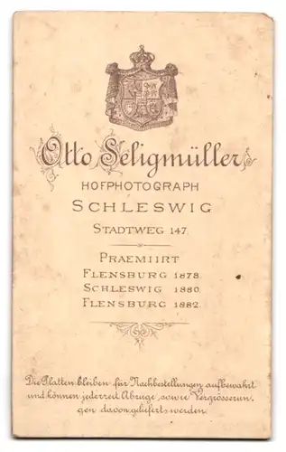 Fotografie Otto Seligmüller, Schleswig, Stadtweg 147, Junge Dame mit zurückgebundenem Haar