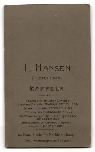 Fotografie L. Hansen, Kappeln, Junger Mann im Anzug mit Schirmmütze