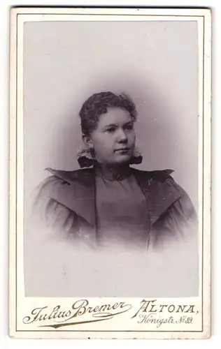 Fotografie Julius Bremer, Hamburg-Altona, Königstr. 89, Junge Dame in modischer Kleidung