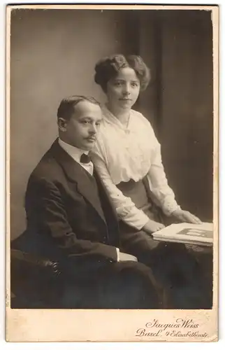 Fotografie Jacques Weiss, Basel, Elisabethstrasse 4, Bürgerliches Paar im Sonntagsstaat