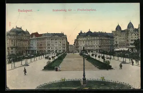 AK Budapest, Freiheitsplatz mit Passanten