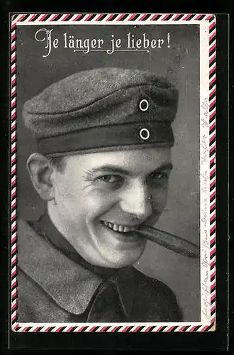 AK Grinsender Mann mit Zigarre im Mund, Rauchen