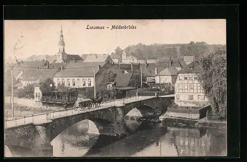 AK Lunzenau, Teilansicht mit Muldenbrücke von oben, Pferdewagen
