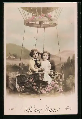 AK Kinder im Blumen geschmückten Ballonkorb