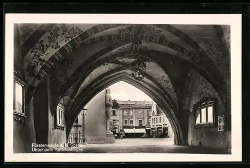 AK Fürstenwalde a. d. Spree, Unter dem Rathausbogen