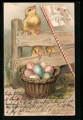 AK Osterküken am Gartenzaun mit buntem Eierkorb