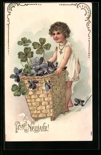 AK Kind mit Korb voller Kleeblätter und Veilchen