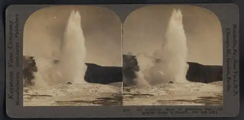 Stereo-Fotografie Keystone View Co., Meadville / PA., Ansicht Yellowstone-Nationalpark, Old Faithful Geysir