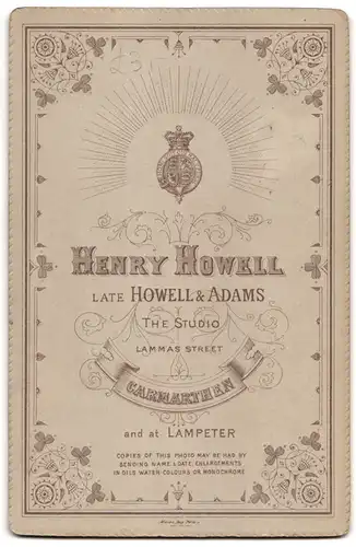 Fotografie Henry Howell, Carmarthen, Lammas Street, Kleiner Wonneproppen im weissen Kleidchen