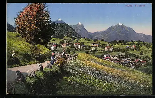 AK Filzbach, Spaziergänger oberhalb der Ortschaft