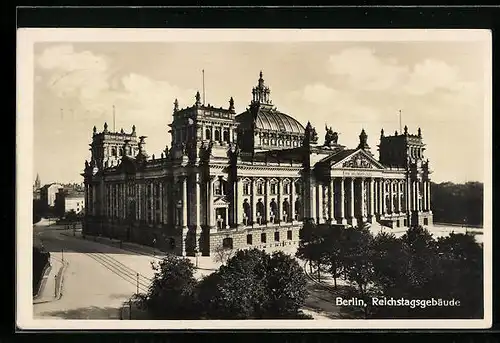 AK Berlin-Tiergarten, Blick auf Reichstagsgebäude