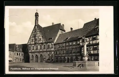 AK Forchheim, Rathaus mit Kriegerbrunnen-Denkmal