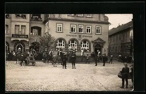 Foto-AK Rodach, Historisches Festspiel, Marktplatz mit Vereinsbank und Coburger Strasse