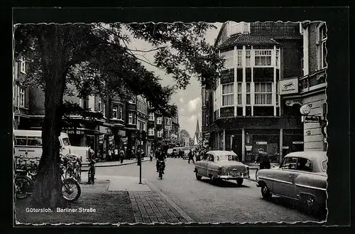 AK Gütersloh, Berliner Strasse mit Autos