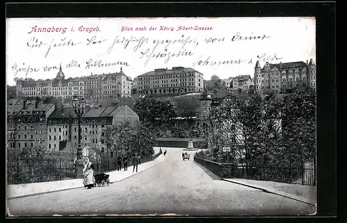 AK Annaberg i. Erzgeb., König Albert-Strasse mit Denkmal