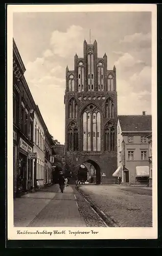 AK Neubrandenburg, Blick zum Treptower Tor