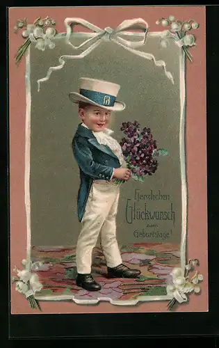 AK Herzlichen Glückwunsch zum Geburtstag, kleiner Junge mit Hut und Blumenstrauss
