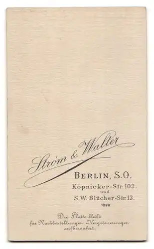 Fotografie Stróm & Walter, Berlin, Köpnicker-Str. 102, Blücher-Str. 13, Elegant gekleideter Herr mit Bart