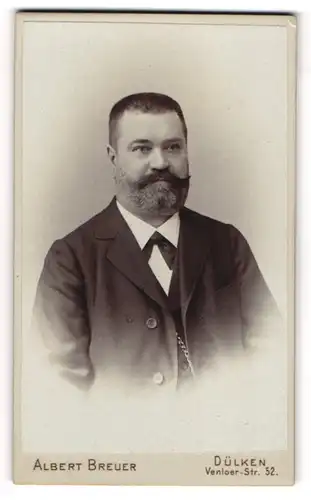Fotografie Albert Breuer, Dülken, Venloer-Str. 52, Elegant gekleideter Herr mit Vollbart