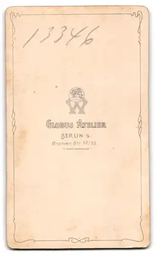 Fotografie Atelier Globus, Berlin, Oranienstr. 52-55, Junge Dame im Kleid mit Buch