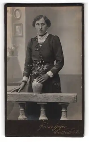 Fotografie Franz Hofer, Weilheim /O.-B., Bürgerliche Dame im Kleid