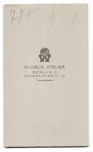 Fotografie Atelier Globus, Berlin, Rosenthaler-Str. 27-31, Junge Dame im modischen Kleid