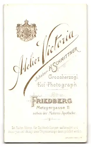 Fotografie Atelier Victoria, Friedberg, Metzgergasse 11, Dame mit lockigem Haar und Halskette