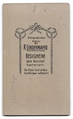 Fotografie R. Lindenmayer, Besigheim, Drei Geschwisterchen mit unterschiedlichen Gesichtsausdrücken