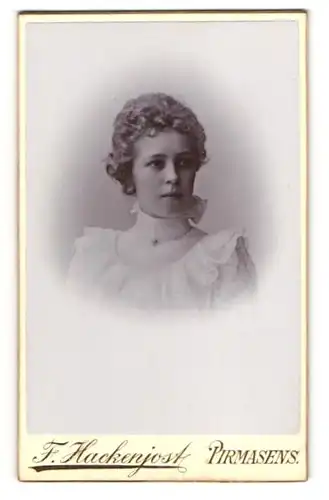 Fotografie F. Hackenjost, Pirmasens, hübsche junge Frau Marg. Puttich, 1899