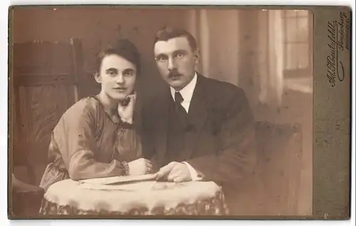 Fotografie Ad. Kreutzfeldt, Sonderburg, Portrait Frau Erna und Herr Conrad Vis