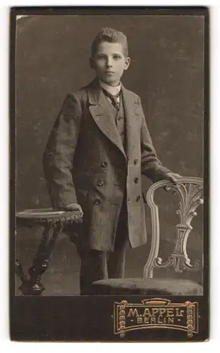 Fotografie M. Appel, Berlin, junger Knabe Walter Rehse im Anzug